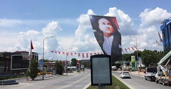 Edirne Atatürk posterleriyle donatıldı!
