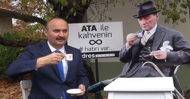 Vali Canalp "Atatürk cepheler de dahi kahvesini hangi şart olursa olsun içermiş!"
