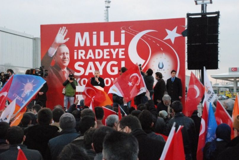 Başbakan'a destek konvoyu Türkiye'ye vardı!
