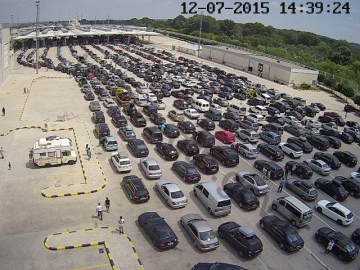 Kapıkule'de yine rekor!48 saatte 18 bin araç,60 bin yolcu…